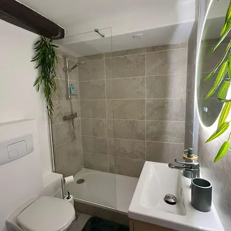Renove Et Confortable Idealement Situe 아파트 *